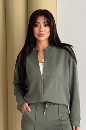 DŽEMPERIS SU UŽTRAUKTUKU